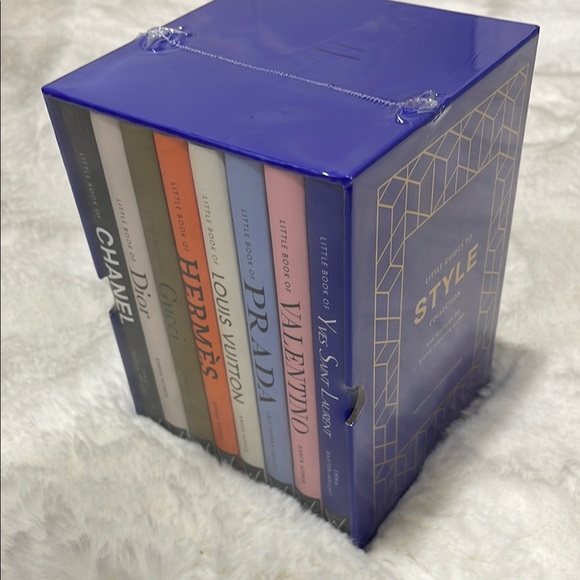 CHANEL Other - Little Book of Fashion Style Set - Blue